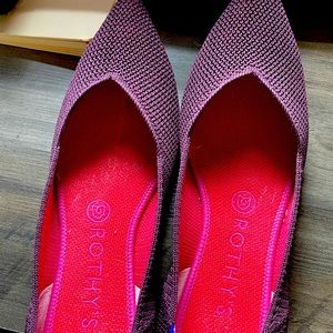 Size 8.5 Rothys points